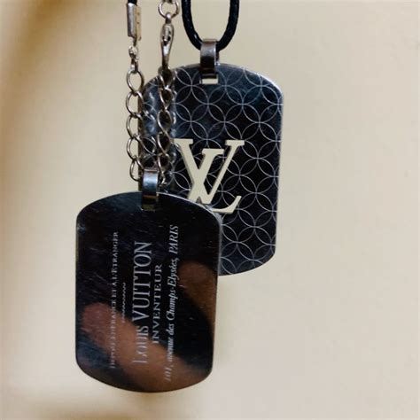 louis vuitton pendant men's.